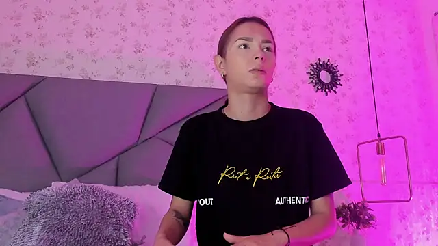 meganandtylerr19 online show from 11/18/25, 11:47