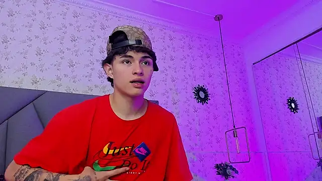 meganandtylerr19 online show from 12/03/25, 12:14