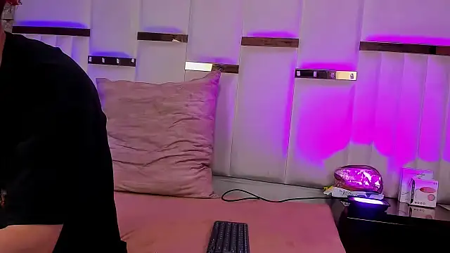 ANLLELOAndANGELA online show from 11/15/25, 04:36