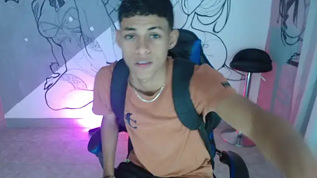 Snapshot of deivid_bigcock1 chatting on 11/21/25, 12:10 deivid bigcock1 online show from 11/21/25, 12:10