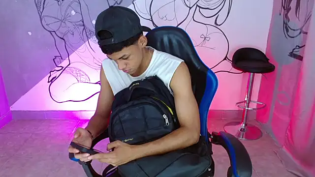 Snapshot of deivid_bigcock1 chatting on 12/14/25, 12:27 deivid bigcock1 online show from 12/14/25, 12:27