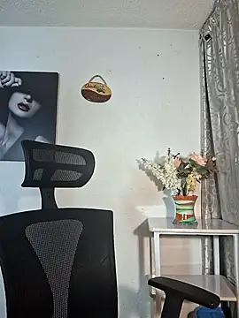 Lina 444 online show from 12/15/25, 12:15