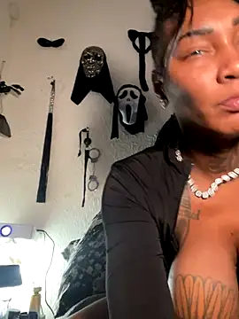 QUEENCALIMOD online show from 12/14/25, 06:19