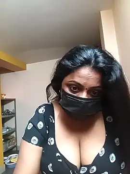 queendivya online show from 02/25/26, 11:47