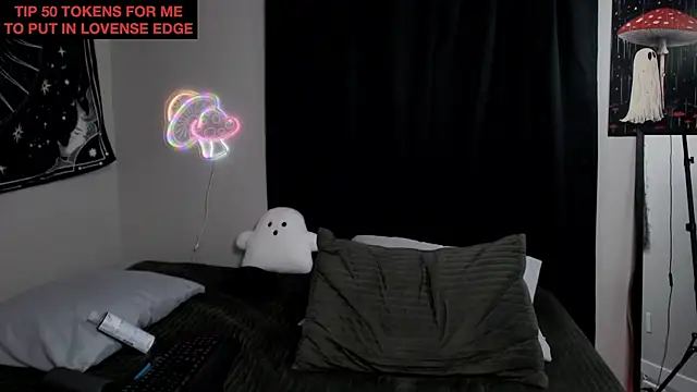 Snapshot of randyroderick chatting on 11/24/25, 10:15 randyroderick online show from 11/24/25, 10:15