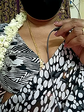 Snapshot of Maithili18 chatting on 10/12/25, 06:56 Maithili18 online show from 10/12/25, 06:56