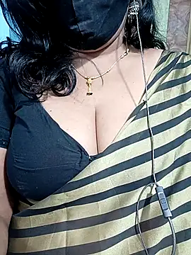 Snapshot of Maithili18 chatting on 11/26/25, 01:06 Maithili18 online show from 11/26/25, 01:06