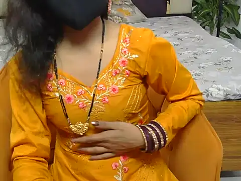 Snapshot of Lovelyy-couple chatting on 09/22/25, 04:20 Lovelyy-couple online show from 09/22/25, 04:20