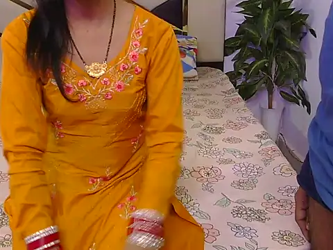 Lovelyy-couple online show from 11/11/25, 04:51