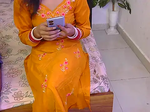 Lovelyy-couple online show from 11/19/25, 12:27