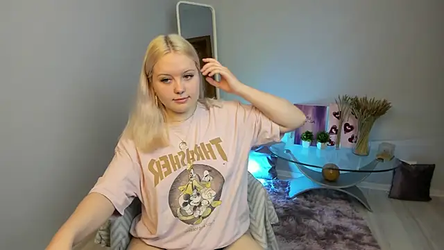 Snapshot of RoseThomas_ chatting on 09/28/25, 05:35 RoseThomas online show from 09/28/25, 05:35