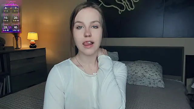 Snapshot of MaliaBourraine chatting on 10/14/25, 07:09 MaliaBourraine online show from 10/14/25, 07:09