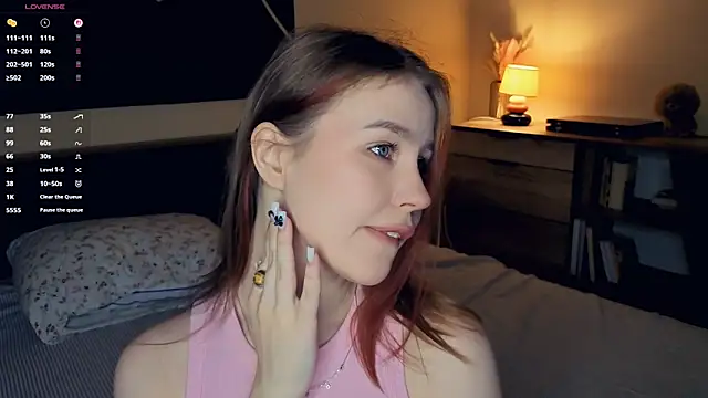 Snapshot of MaliaBourraine chatting on 12/04/25, 07:17 MaliaBourraine online show from 12/04/25, 07:17