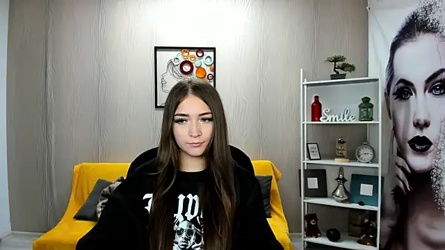 Snapshot of EllaClarke chatting on 10/22/25, 11:43 EllaClarke online show from 10/22/25, 11:43