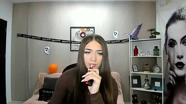 Snapshot of EllaClarke chatting on 10/30/25, 11:55 EllaClarke online show from 10/30/25, 11:55