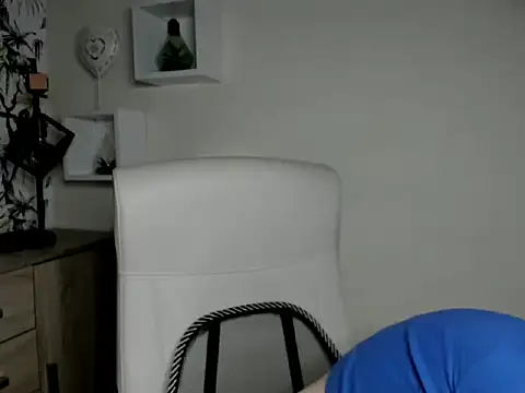 NinaBlond1 online show from 09/30/25, 05:45