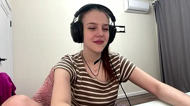 Elira Breeze online show from 01/16/26, 03:05