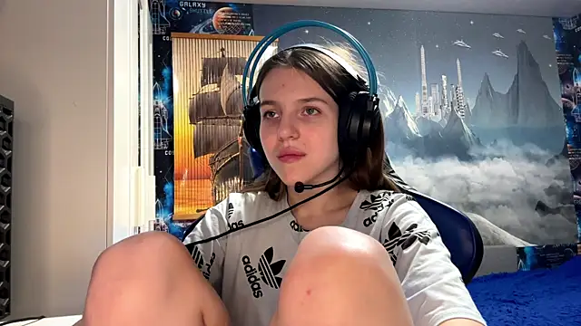 Elira Breeze online show from 04/16/26, 02:51