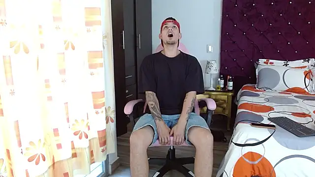 BooyHott  online show from 10/24/25, 07:32