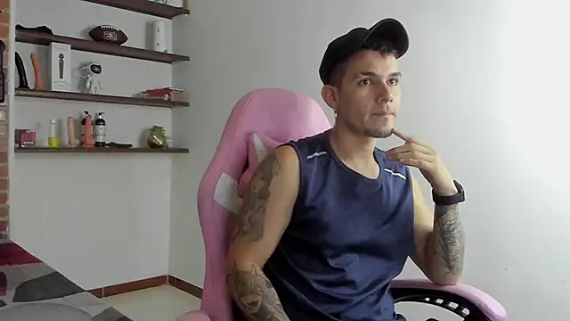 BooyHott  online show from 12/18/25, 07:42