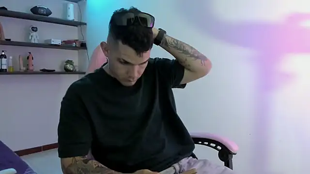 BooyHott  online show from 12/19/25, 07:32