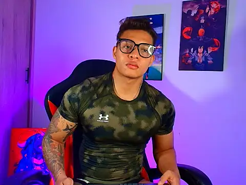 Snapshot of evan_greey chatting on 10/14/25, 01:45 evan greey online show from 10/14/25, 01:45