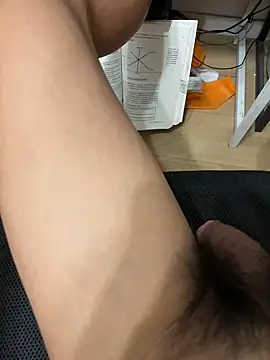 Snapshot of leeyoung_ chatting on 10/03/25, 02:47 leeyoung online show from 10/03/25, 02:47