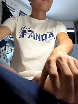 Snapshot of leeyoung_ chatting on 10/06/25, 09:18 leeyoung online show from 10/06/25, 09:18