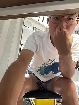 Snapshot of leeyoung_ chatting on 10/17/25, 03:42 leeyoung online show from 10/17/25, 03:42