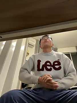 Snapshot of leeyoung_ chatting on 11/17/25, 02:23 leeyoung online show from 11/17/25, 02:23