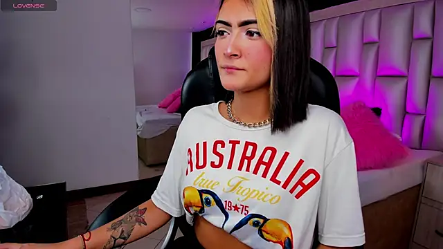 LuisaJonnes  online show from 11/12/25, 05:35