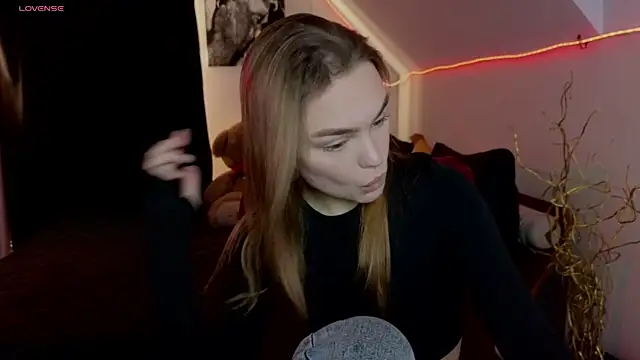 KitsyMoore online show from 11/07/25, 01:11