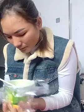 Snapshot of phuongxinhxan chatting on 01/09/26, 12:46 phuongxinhxan online show from 01/09/26, 12:46