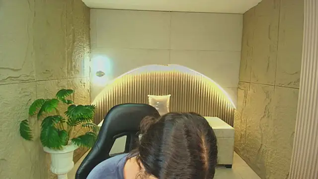 dany r  online show from 12/18/25, 01:06