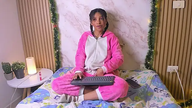 natalia blue online show from 12/15/25, 03:22