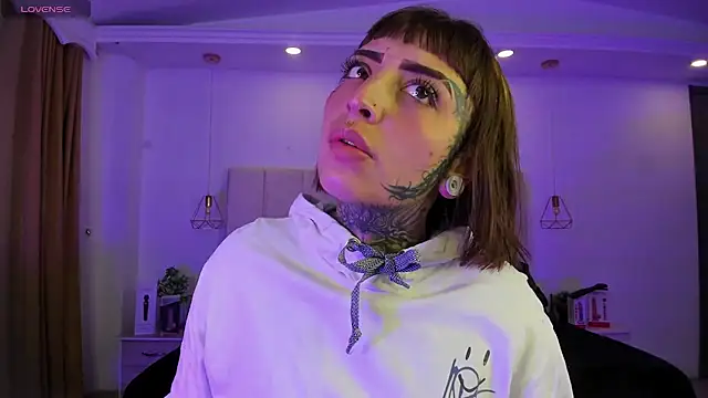 Gyal 8  online show from 01/10/26, 03:08