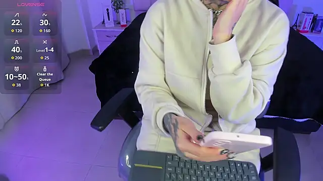 Gyal 8  online show from 02/10/26, 05:00