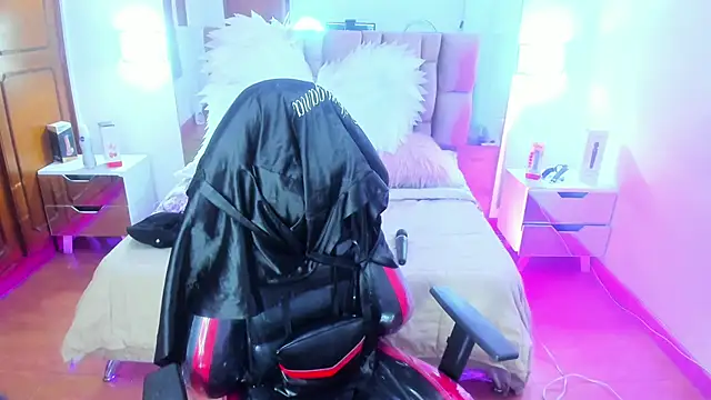 Gyal 8  online show from 02/11/26, 02:55