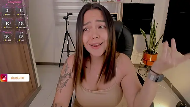 Snapshot of TaniaVelvet chatting on 09/25/25, 04:43 TaniaVelvet online show from 09/25/25, 04:43