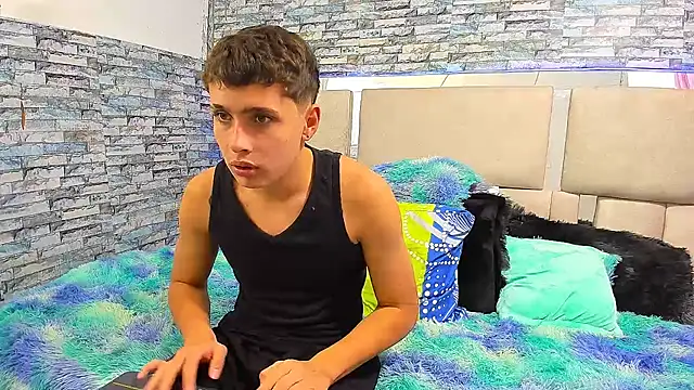 Julian wolf18 online show from 10/01/25, 02:01