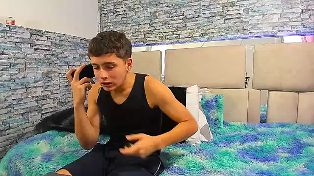 Julian wolf18 online show from 10/22/25, 03:23