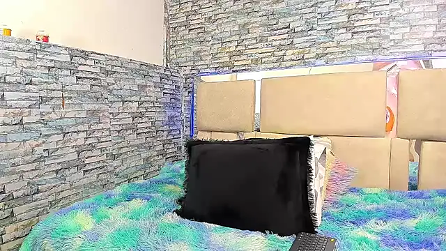 Julian wolf18 online show from 10/24/25, 03:19