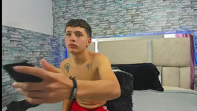 Julian wolf18 online show from 11/06/25, 05:14