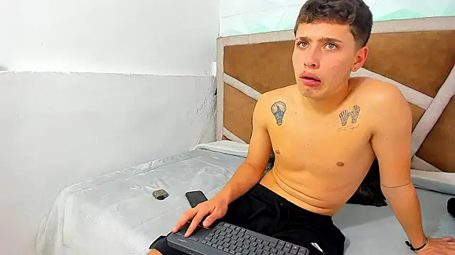 Julian wolf18 online show from 11/08/25, 05:01