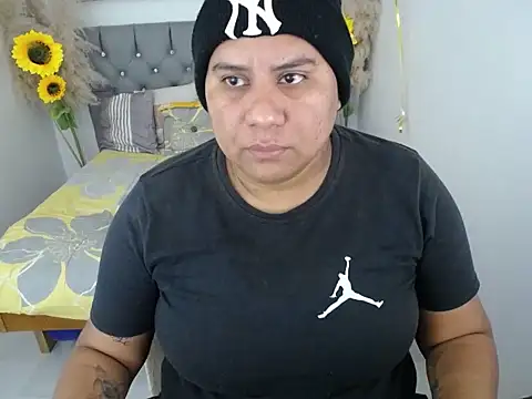 Snapshot of hotlesby_valery chatting on 10/31/25, 11:55 hotlesby valery online show from 10/31/25, 11:55