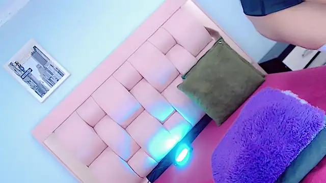 Snapshot of AdharaDaboin chatting on 10/15/25, 03:50 AdharaDaboin online show from 10/15/25, 03:50