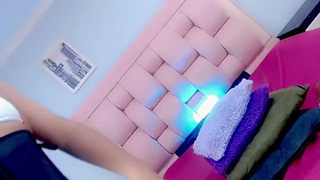 Snapshot of AdharaDaboin chatting on 10/25/25, 05:04 AdharaDaboin online show from 10/25/25, 05:04