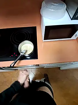 Snapshot of mecumming2 chatting on 10/06/25, 11:02 mecumming2 online show from 10/06/25, 11:02