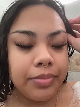 Snapshot of kiaradanielaxx chatting on 11/16/25, 08:36 kiaradanielaxx online show from 11/16/25, 08:36