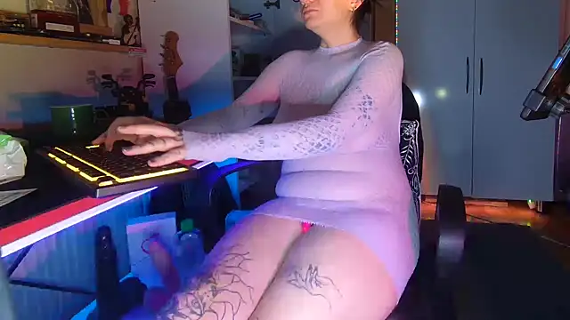 creameerryy21 online show from 11/24/25, 10:31